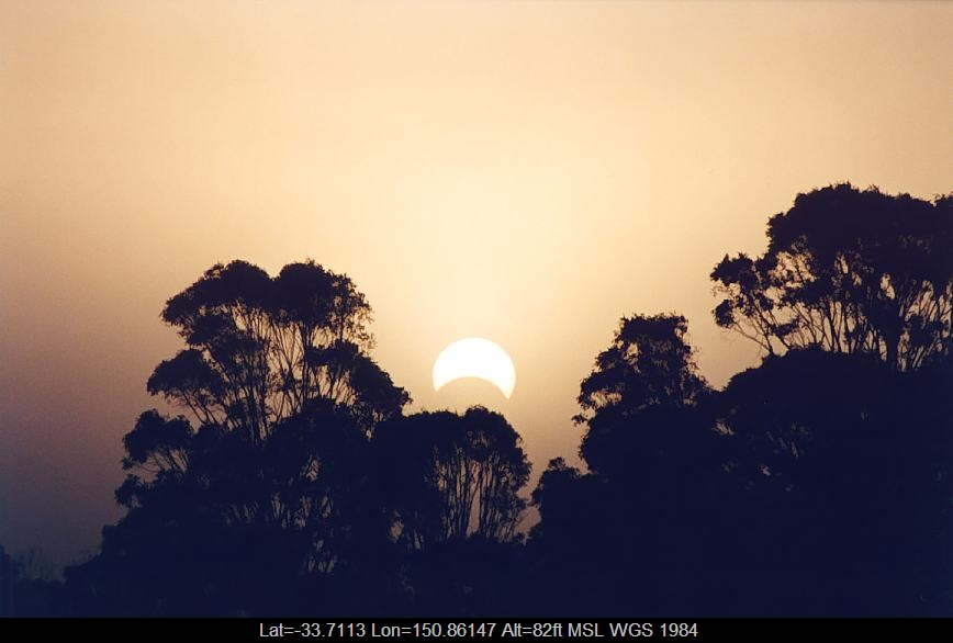 20021204jd42_halo_sundog_crepuscular_rays_solar_eclipse_schofields_nsw