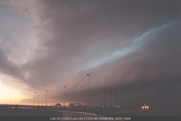 20020524jd11_shelf_cloud_near_quanah_texas_usa