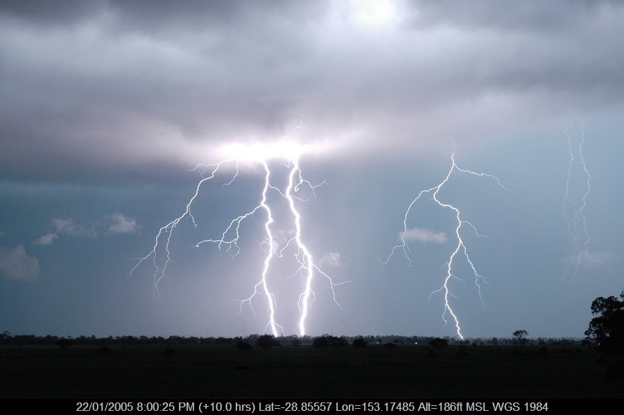 20050122mb45_lightning_bolts_mckees_hill_nsw