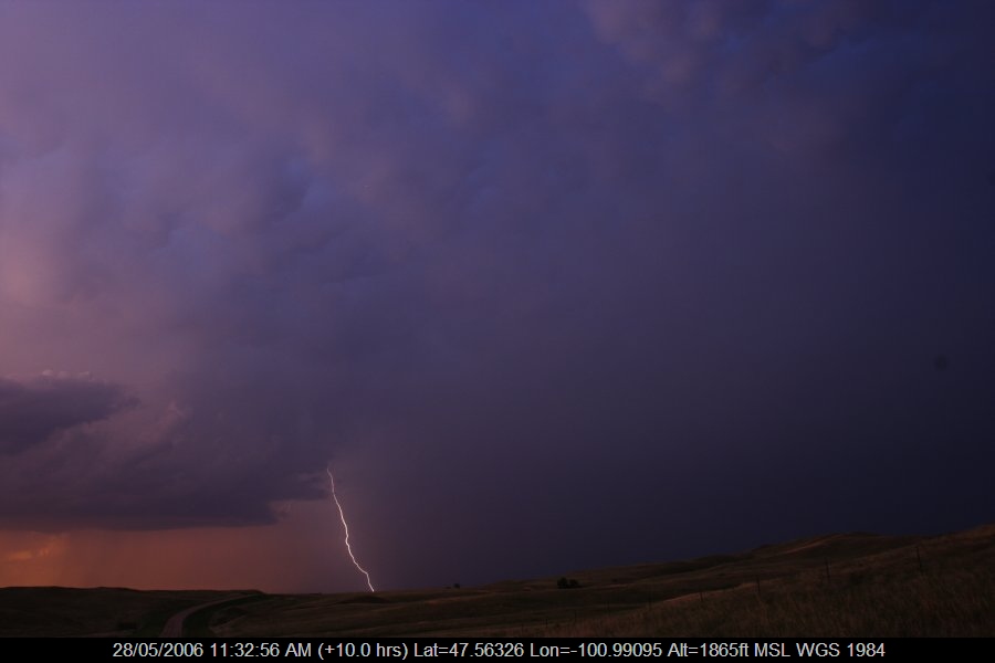 20060527jd47_lightning_bolts_s_of_bismark_north_dakota_usa