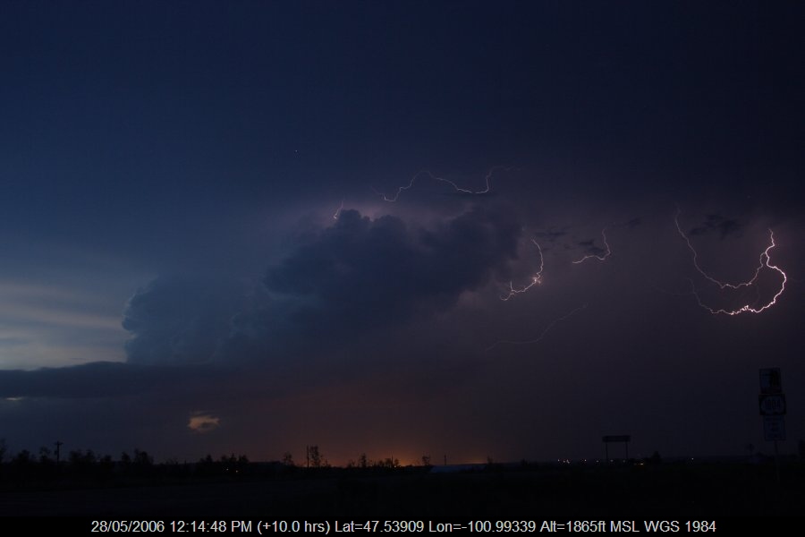 20060527jd85_lightning_bolts_s_of_bismark_north_dakota_usa