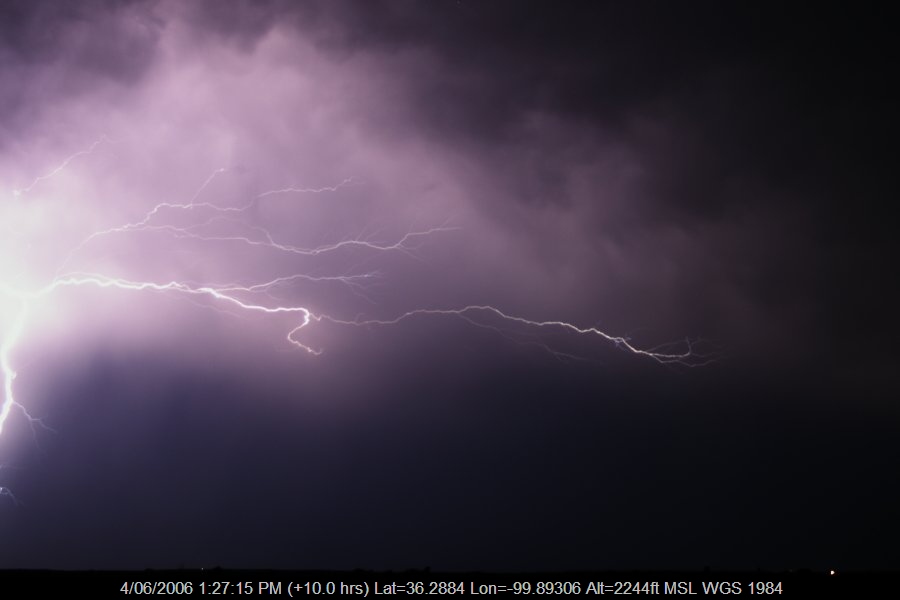 20060603jd11_lightning_bolts_shattuck_oklahoma_usa