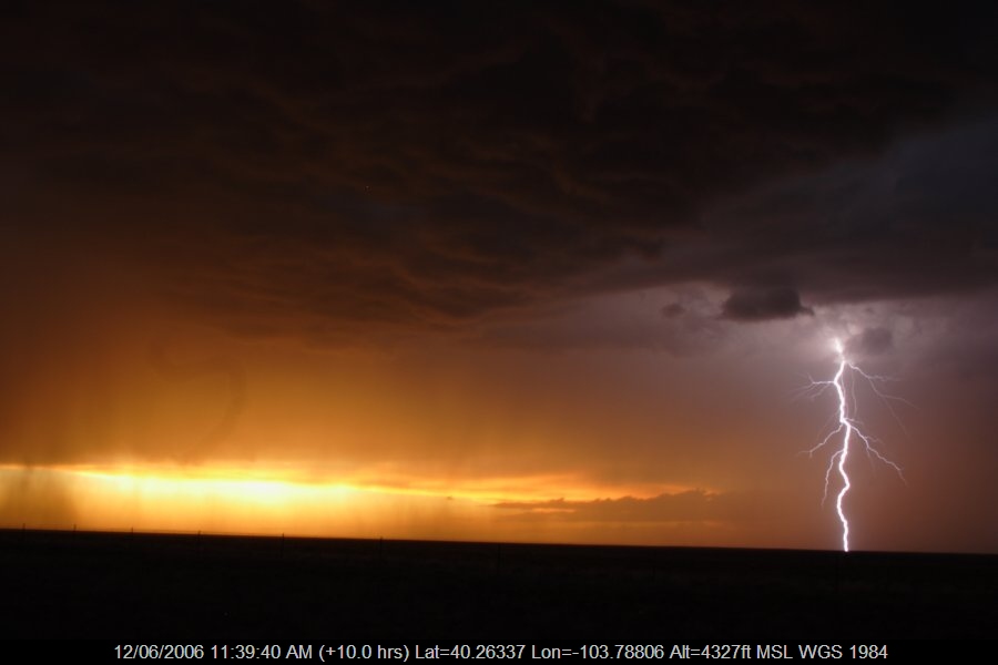 20060611jd60_lightning_bolts_s_of_fort_morgan_colorado_usa