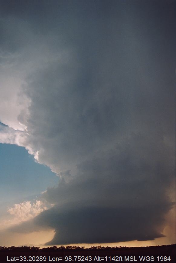 20030612jd25_supercell_thunderstorm_near_newcastle_texas_usa