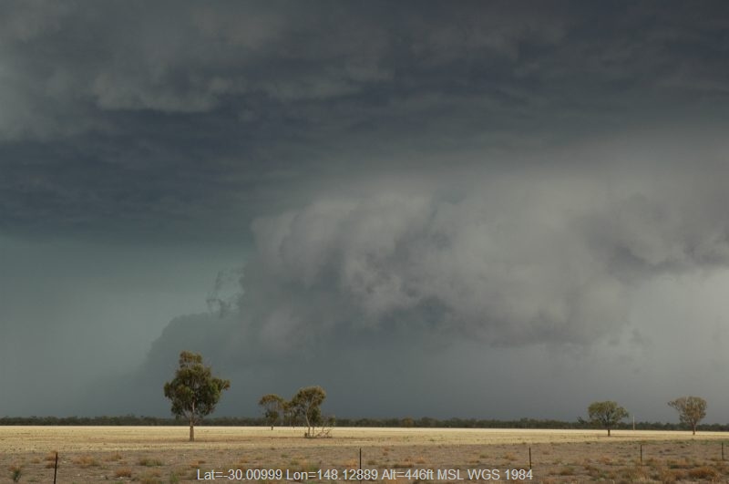 20041208mb060_supercell_thunderstorm_w_of_walgett_nsw