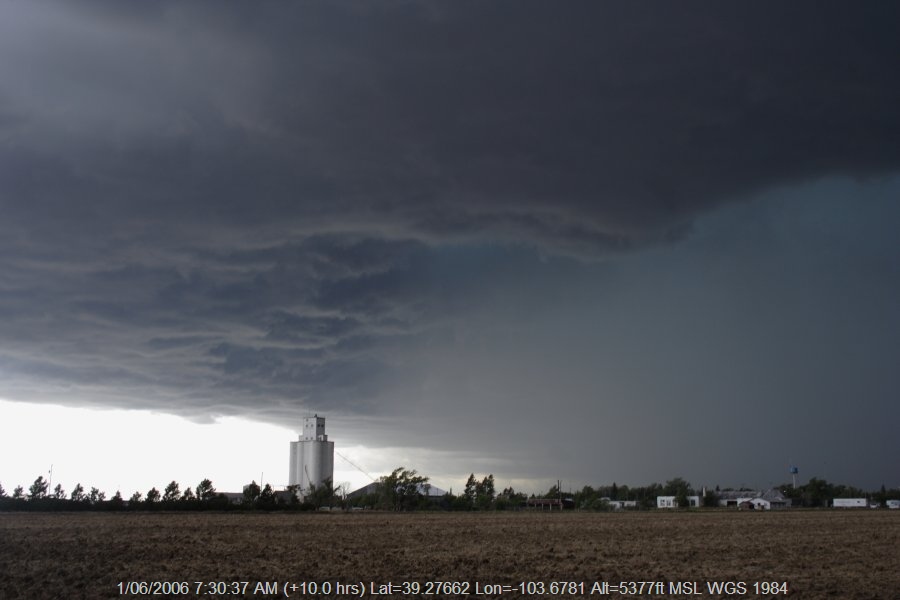 20060531jd23_supercell_thunderstorm_e_of_limon_colorado_usa