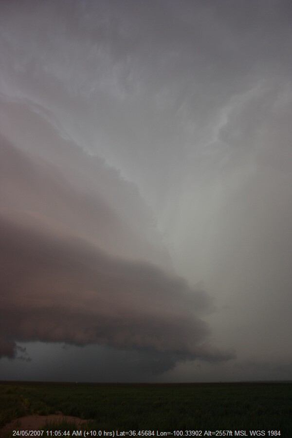 20070523jd74_supercell_thunderstorm_s_of_darrouzett_texas_usa