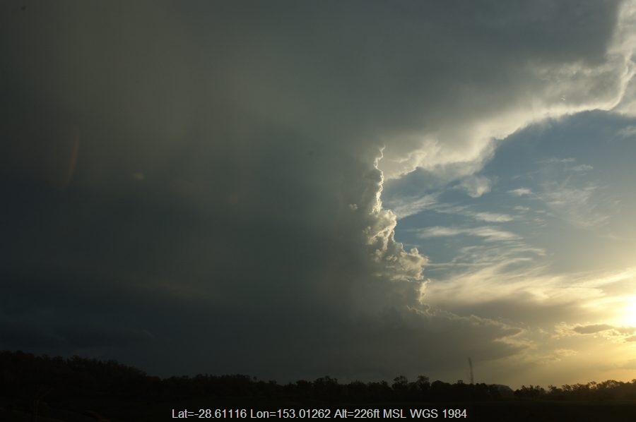20071030mb18_thunderstorm_anvils_w_of_kyogle_nsw