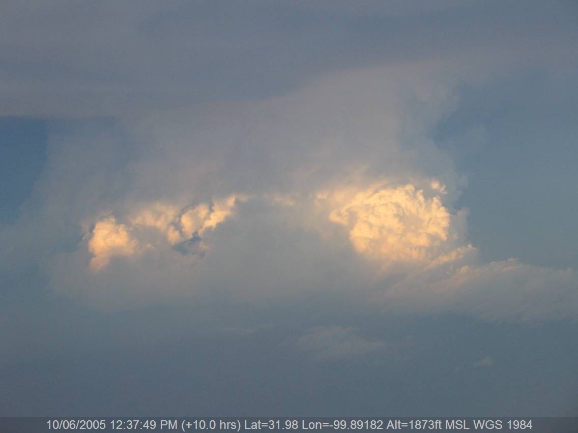 20050609jd04_thunderstorm_updrafts_above_w_texas_usa