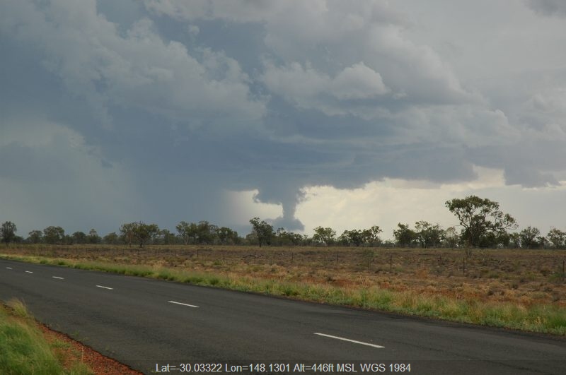 20041208mb020_funnel_tornado_waterspout_w_of_walgett_nsw