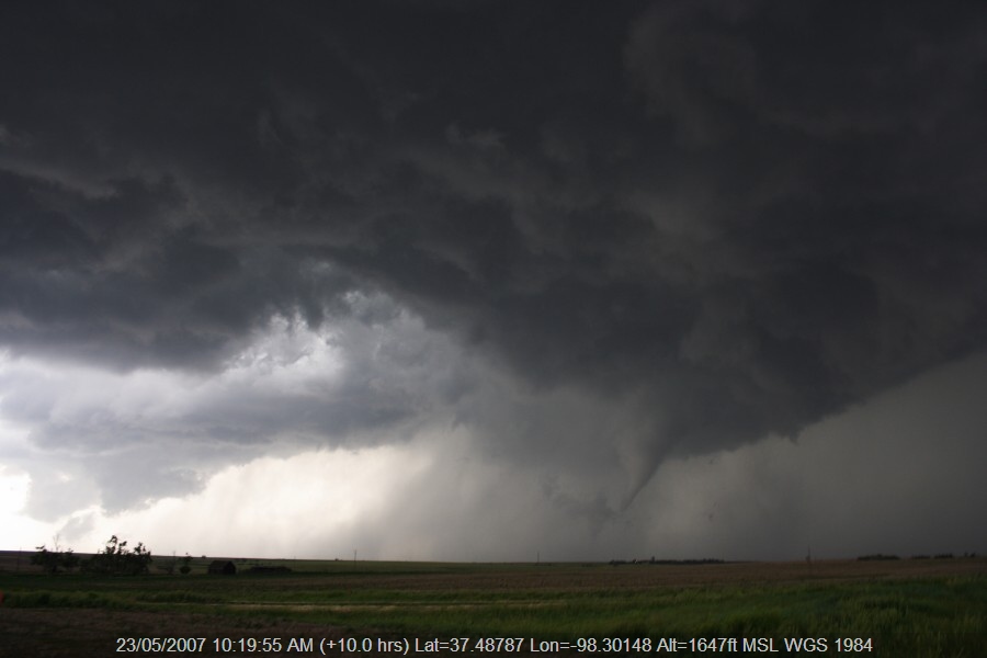 20070522jd116_funnel_tornado_waterspout_e_of_st_peters_kansas_usa