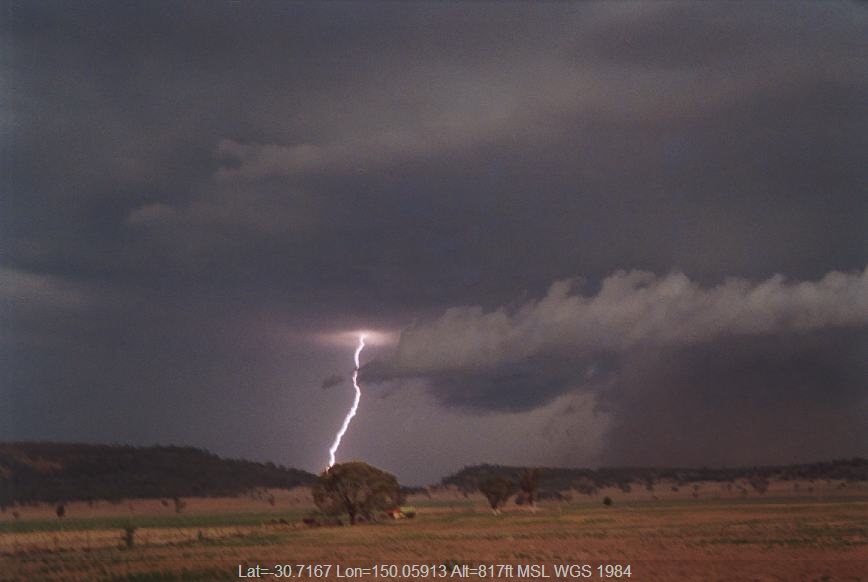 20021223jd14_thunderstorm_wall_cloud_n_of_boggabri_nsw