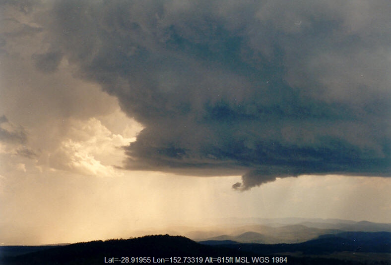 20031025mb10_thunderstorm_wall_cloud_mallanganee_nsw