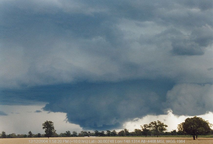 20041208jd14_thunderstorm_wall_cloud_40km_sw_of_walgett_nsw