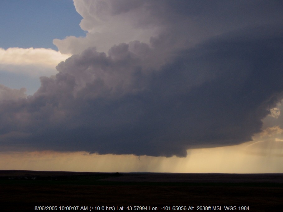 20050607jd09_thunderstorm_wall_cloud_e_of_wanblee_south_dakota_usa