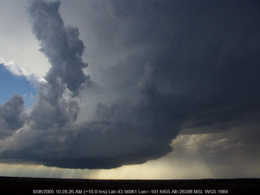 20050607jd15_thunderstorm_wall_cloud_e_of_wanblee_south_dakota_usa