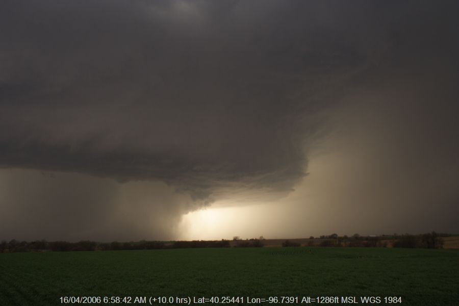 20060415jd06_thunderstorm_wall_cloud_e_of_beatrice_nebraska_usa