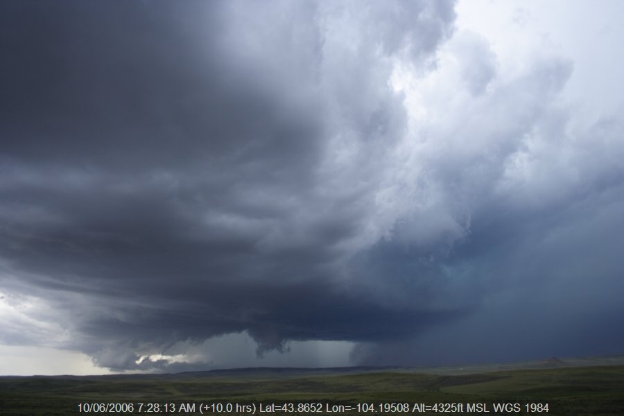 20060609jd41_thunderstorm_wall_cloud_nw_of_newcastle_wyoming_usa