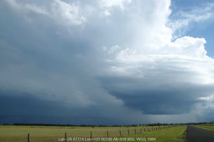 20081224mb46_thunderstorm_wall_cloud_n_of_casino_nsw