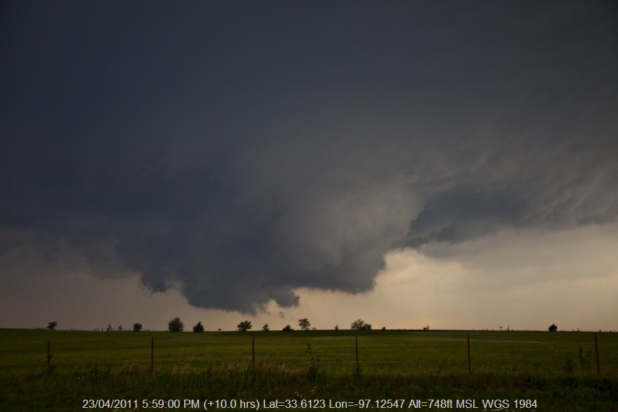 20110423jd23_thunderstorm_wall_cloud_gainesville_texas_usa