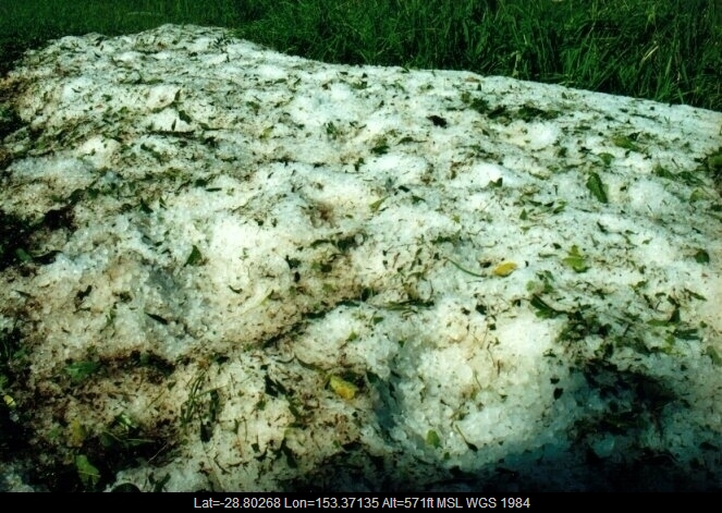 20010507mb04_hail_stones_wollongbar_nsw