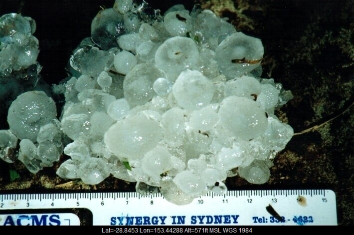 20010507mb08_hail_stones_wollongbar_nsw