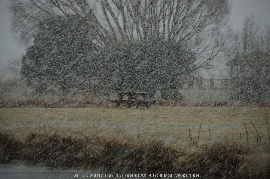 20090715mb08_snow_pictures_guyra_nsw
