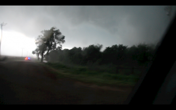 El Reno - Sheriff trying to make a daring escape south as the massive tornado closes in!