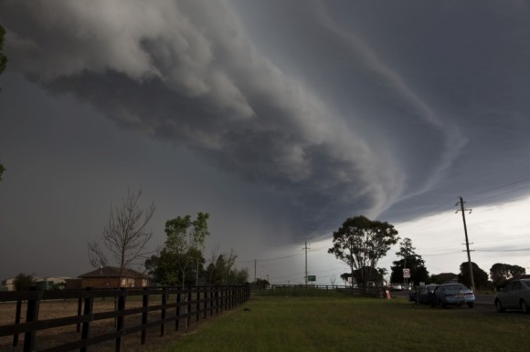 Spectacular shelf cloud bowing segment