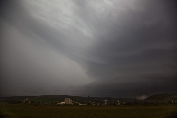 Inflow streamers and striated structure of the supercell