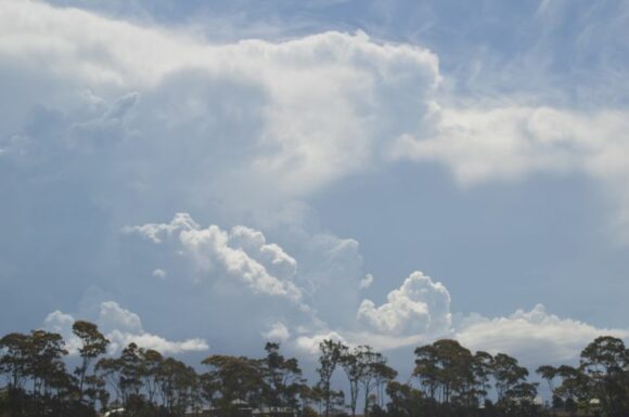 Thunderstorms Batemans Bay looking west Thunderstorm cells Batemans Bay NSW