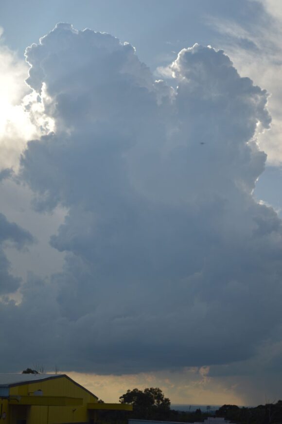 Developing storms western Sydney Tuesday 24 January 2023