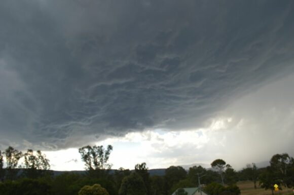 Developing new thunderstorms west of Wingen Upper Hunter Valley