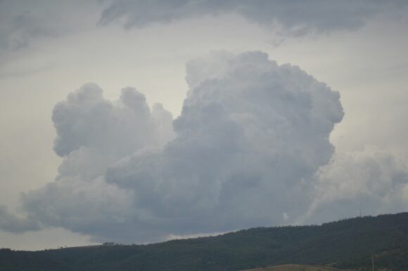 Second storm looking east near Aberdeen and Scone