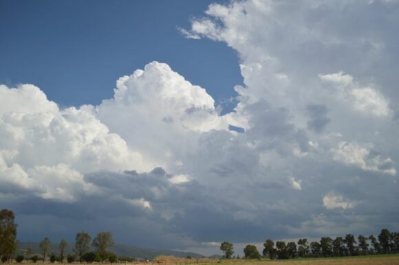 Developing new thunderstorms south of Wingen Upper Hunter Valley