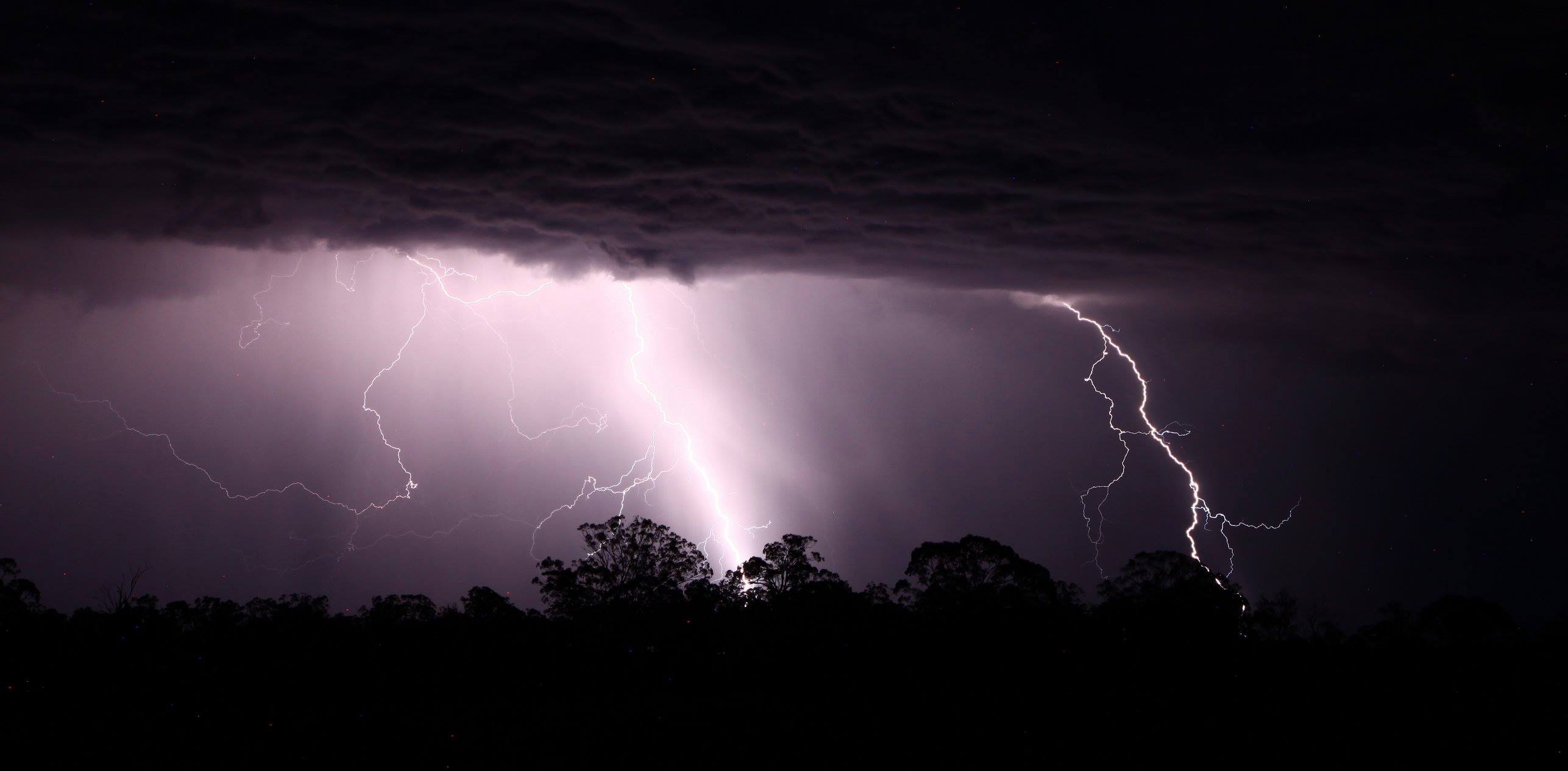Storms and Lightning Warwick Queensland 21st December 2016 - Extreme Storms2573 x 1265
