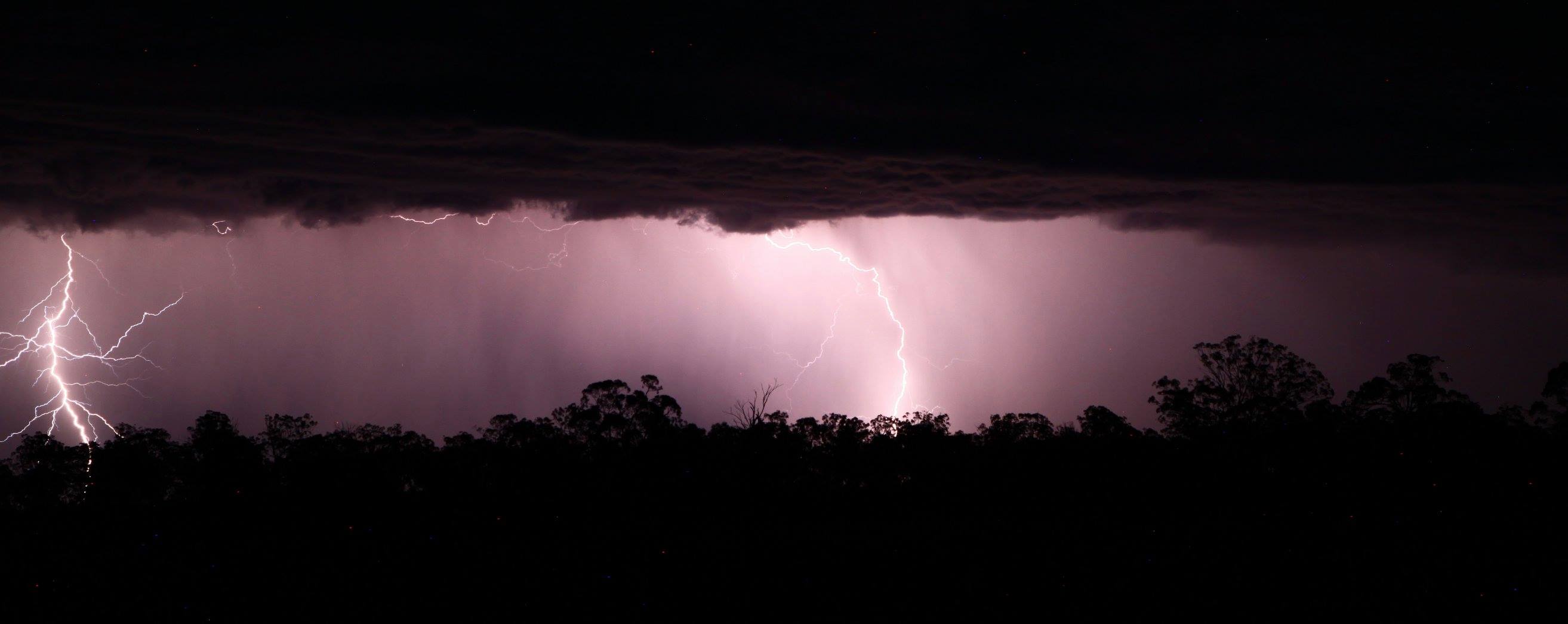 Storms and Lightning Warwick Queensland 21st December 2016 - Extreme Storms2627 x 1045