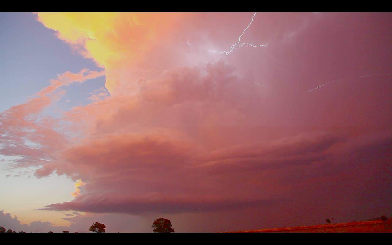 Quite a great end to the day

Ok a couple of weeks back but here are video stills from that colourful supercell - this was the Mendooran supercell