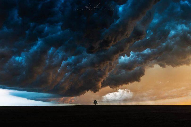The Whale's Mouth Cloud  I cannot forget this amazing scene I have experienced during my storm chase in the united States, this weird cloud is called ...