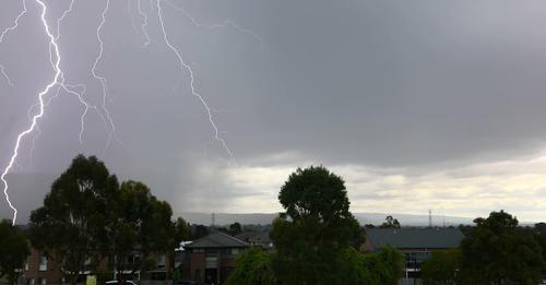 Extreme Storms Lightning glenmore park 30th September 2021