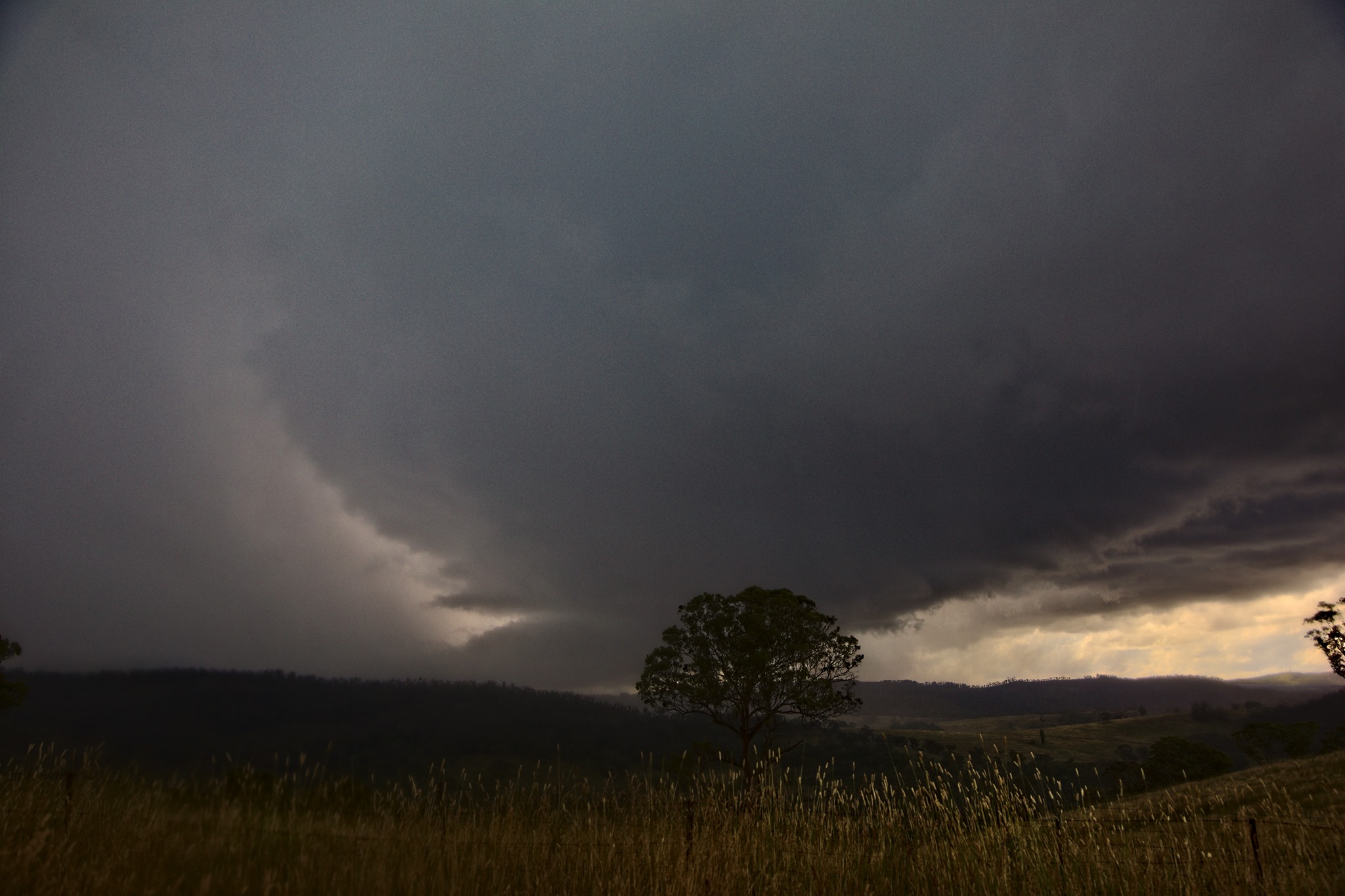Started the day near Penrith and headed leisurely to Oberon. First storms of the day - one took shape and intensified. After getting hailed on (up to ...
